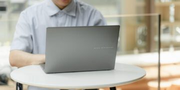 ASUS ra mắt Vivobook S14/S16 mỏng nhẹ với chip Intel® Core™ H-series, thời lượng pin lâu tới 20 giờ