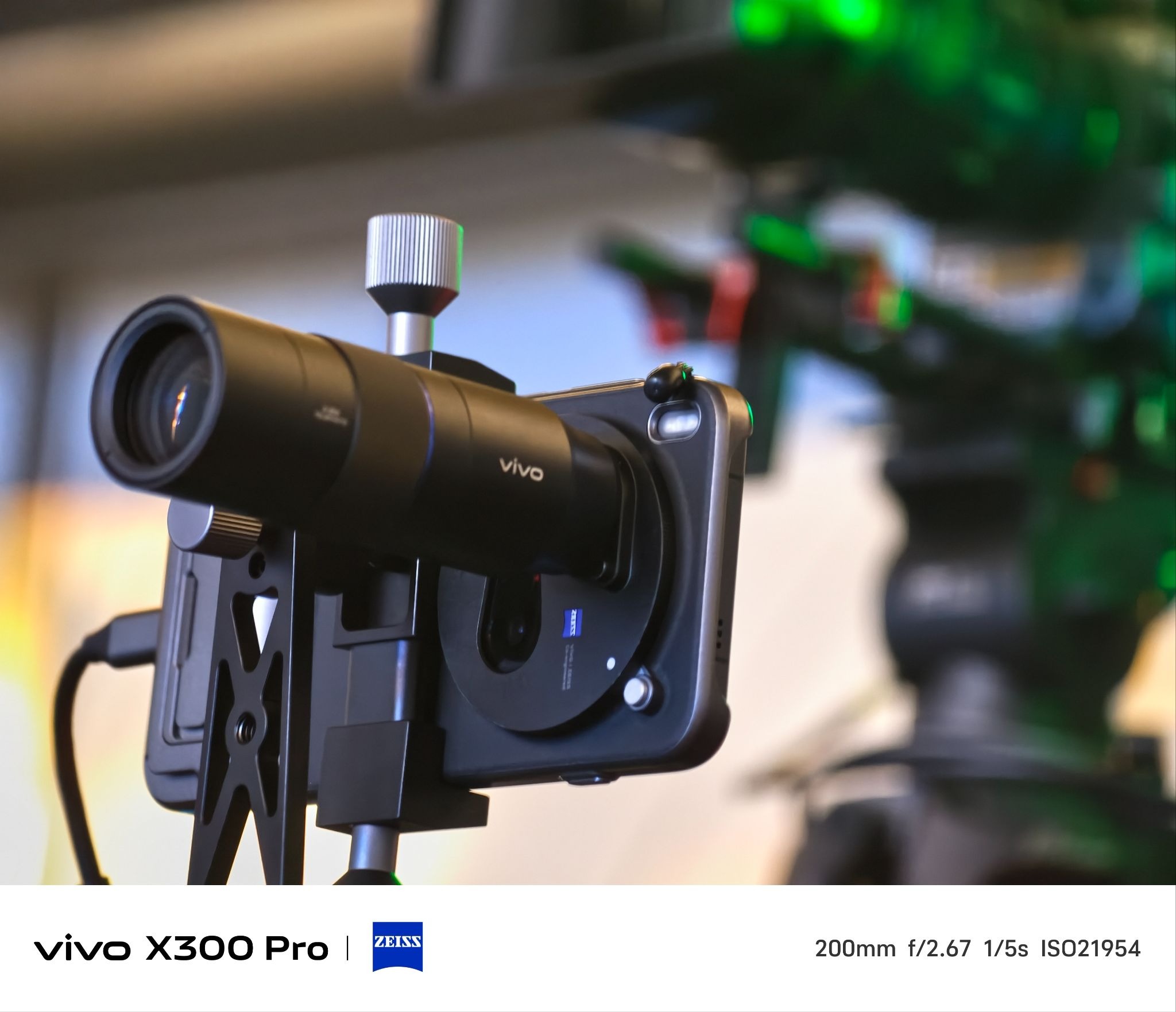vivo X300 Series ra mắt tại Việt Nam: Bộ đôi vua camera ZEISS 200MP thiết lập tiêu chuẩn mới trong kỷ nhiếp ảnh di động 