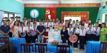 Mondelez Kinh Đô hỗ trợ vật phẩm học tập trong chương trình “Thư viện Yêu thương”, tiếp tục hành trình mang tri thức đến với trẻ em vùng xa 