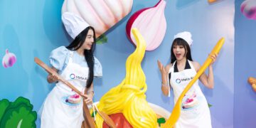 Giới trẻ tại TP. Hồ Chí Minh xếp hàng trải nghiệm Quán Meta AI – Nơi món ăn AI bước ra đời thực