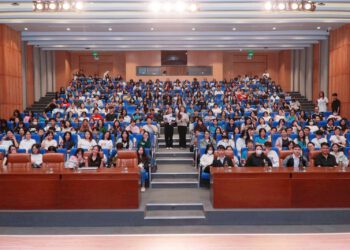 Hàng trăm sinh viên Đại học Kinh tế TP.HCM tham gia “Chuyển đổi số trong giáo dục” cùng D.Educare của Di Động Việt