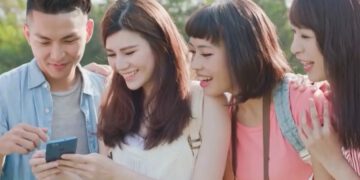 Câu Chuyện Cuộc Sống: Khi trẻ “đu” sự kiện người nổi tiếng