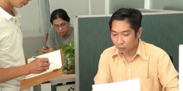 Câu Chuyện Cuộc Sống: Tự ti vì xuất phát điểm thấp: Làm sao để vượt qua?