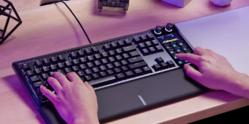 CORSAIR RA MẮT GALLEON 100 SD: BÀN PHÍM TKL ĐẦU TIÊN TRÊN THẾ GIỚI TÍCH HỢP STREAM DECK VÀ MÀN HÌNH LCD 5 INCH