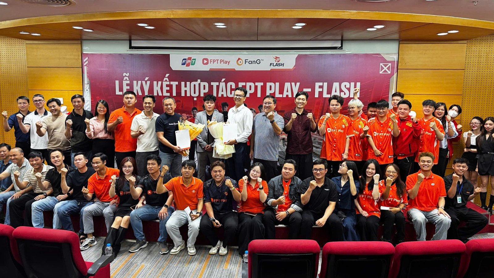 FPT PLAY VÀ TEAM FLASH KÝ KẾT HỢP TÁC CHIẾN LƯỢC NĂM THỨ 3 LIÊN TIẾP, CAM KẾT PHÁT TRIỂN THỂ THAO ĐIỆN TỬ VIỆT NAM MẠNH MẼ