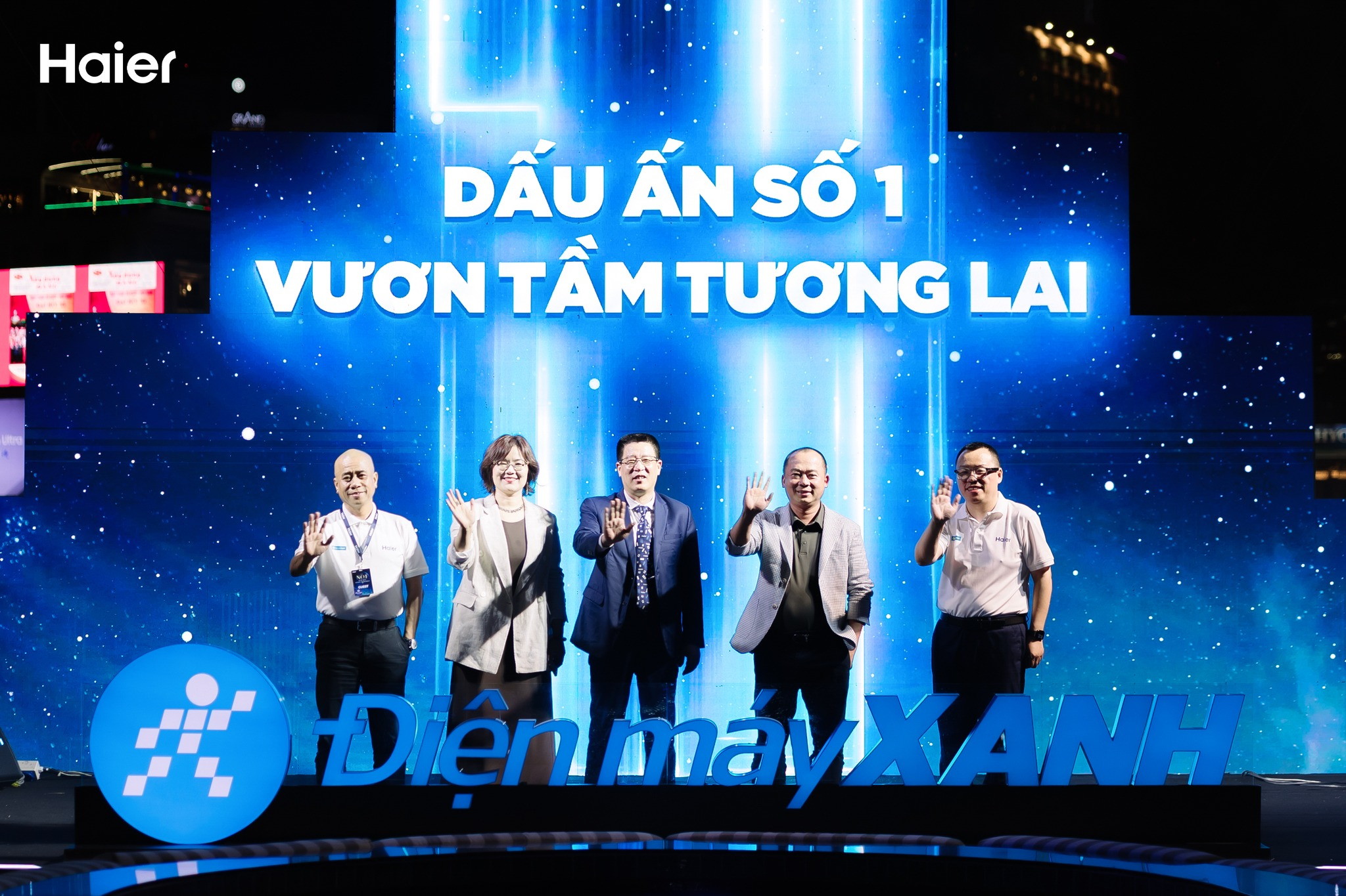 Đêm Tiệc Đẳng Cấp “The No.1 Night”: Haier Trình Diễn Drone LED Chiếm Lĩnh Bầu Trời Sài Gòn, Công Bố Chiến Lược Ra Mắt TV Và Tủ Lạnh Mới