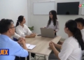 Tâm Lý Học Đám Đông Trên Nền Tảng Số: Hiệu Ứng “Định Lượng Giá Trị” (Metric Fixation) Và Khung Quản Trị Hành Vi Giao Tiếp Văn Minh