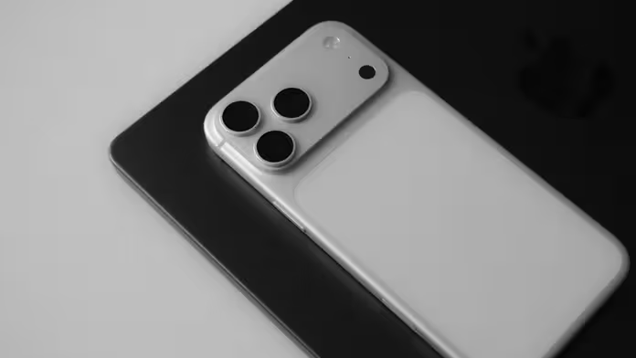 Apple iPhone 18 Pro Max Và iPhone Ultra Lộ Diện: Đột Phá Camera Khẩu Độ Biến Thiên Và Kiến Trúc 2nm TSMC