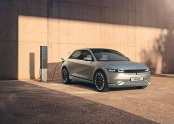 Sedan điện Hyundai Ioniq V hạ giá xuống 370 triệu có gì để kéo người trẻ rời bỏ xe nội địa?