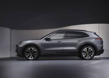 Porsche Trang Bị Cửa Điện Tự Đóng Và Sạc Cảm Ứng Từ Trường 11kW Lên Dòng Cayenne Electric Mới