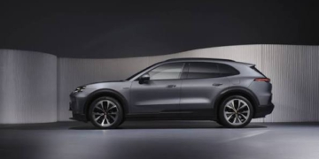 Porsche Trang Bị Cửa Điện Tự Đóng Và Sạc Cảm Ứng Từ Trường 11kW Lên Dòng Cayenne Electric Mới