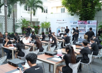 Di Động Việt Mở Bán iPhone Duo: Cột Mốc Thương Mại Của Smartphone Gập Apple Và Chiến Lược Dịch Vụ Tại Điểm Bán