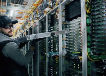 Cơn sốt hạ tầng AI khiến Amazon mua trước hàng tỷ USD máy chủ Nvidia dù chưa có điện bật máy