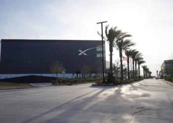 SpaceX ký thỏa thuận 40 tỷ USD với Apollo tài trợ phần cứng chip AI và máy chủ