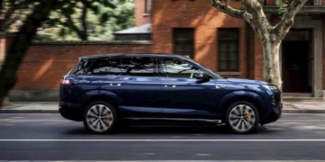 Denza N8 EV kết hợp kiến trúc e-Platform 3.0 Evo cùng truyền động ba motor 890 kW và pin Blade thế hệ 2