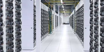 SpaceX ký thỏa thuận tài chính 40 tỷ USD với Apollo nhằm thuê chip AI và phần cứng máy chủ