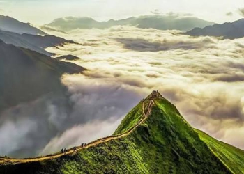 Biển mây bồng bềnh đại ngàn Tà Xùa tháng 10 mở màn chuỗi ngày trải nghiệm thiên nhiên nguyên sơ miền sơn cước Bắc Yên