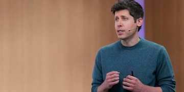 Sam Altman đề xuất tập trung hóa tài nguyên DRAM vào trung tâm dữ liệu, châm ngòi tranh luận giữa Cloud AI và Edge Computing