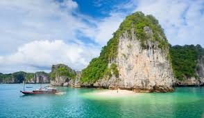 Sắc xanh ngọc bích và nhịp thu êm đềm trên vịnh Lan Hạ tháng 10 mở ra hành trình chữa lành nguyên bản giữa di sản Cát Bà